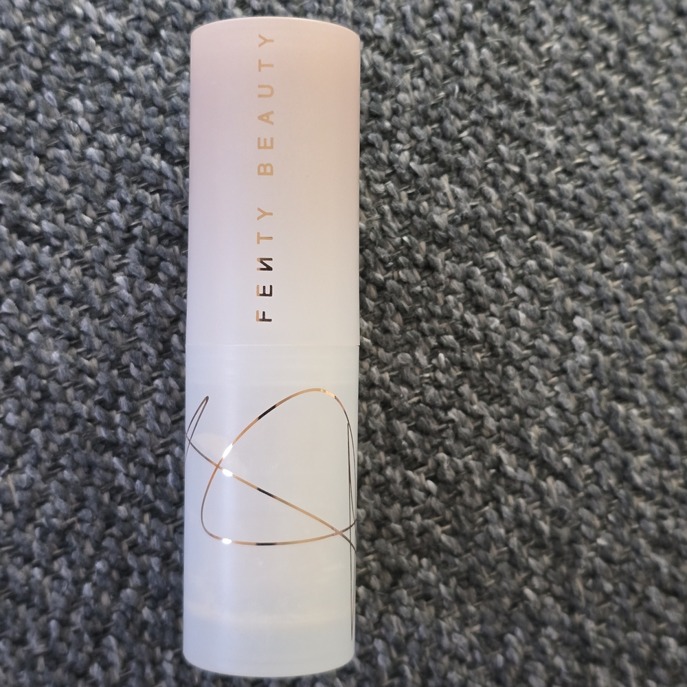 Fenty Beauty Eaze Drop Blur    Smooth Foundation Stick